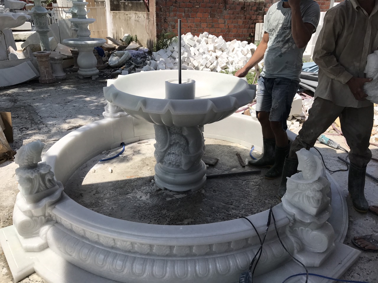 Đài phun nước cá chép