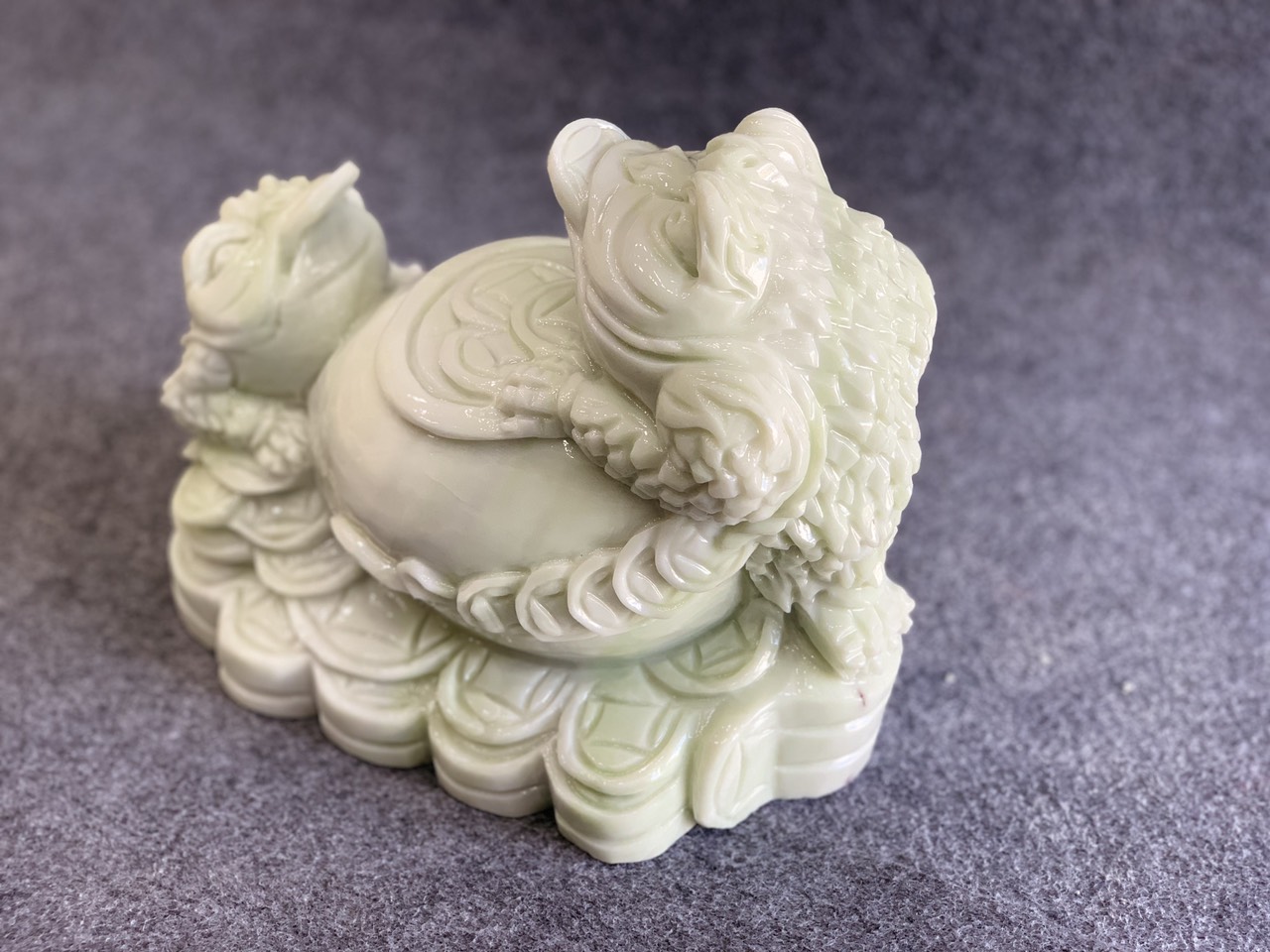 Thiềm thừ ôm bao tiền